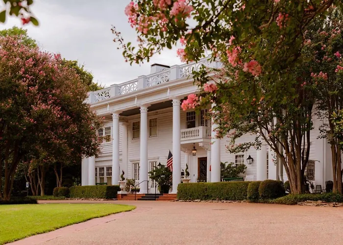Best Hotels Near I-20 in Jackson, MS