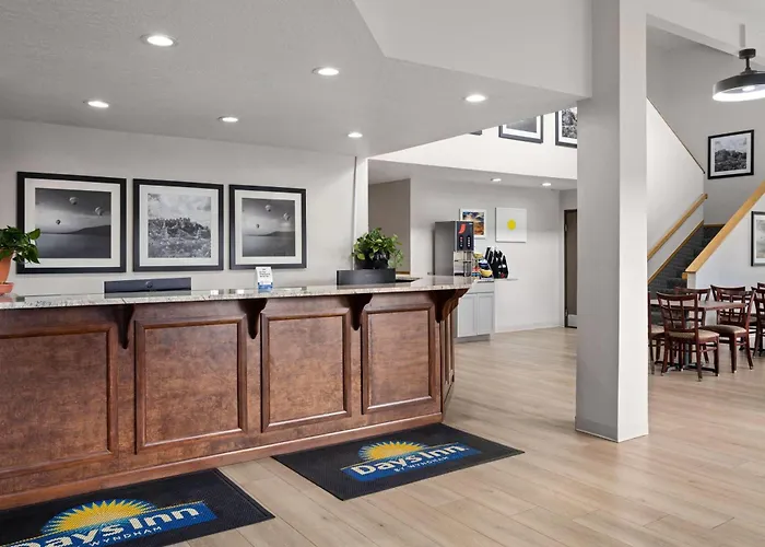 Top Pet-Friendly Hotels in Las Vegas for Dog Lovers